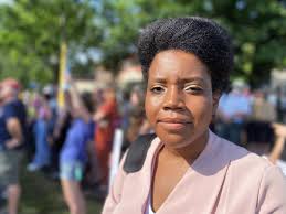 Hundreds gather in Kansas City to protest fall of Roe v. Wade: 'I haven't  stopped crying all day'