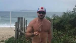 Num determinado trecho da entrevista, ao responder o oncologista e hematologista daniel tabak, convidado pela emissora para fazer perguntas, teich afirmou Apresentador Da Globonews Escapa Do Isolamento E E Detonado Por Telespectador