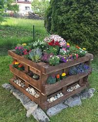 Pallet Raised Bed With Flower Planting Simply Garden Pin Images Idee Giardino Idee Giardino Pallet Arredamento Giardino Pallet