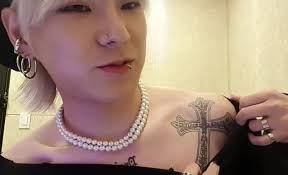 He also played leading roles in norigae, murderer and one on one. 17 K Pop Idols That Have Driven Fans Crazy With Lip Piercings Kissasian