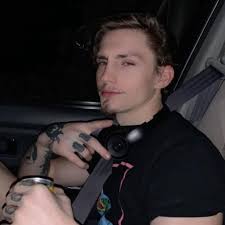 I have noticed many of you have the same Boyfriend but it's non of my  business.😏😂