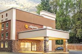 Search for cheap and discount pet friendly hotel rates in or near charlottesville, va for your upcoming individual or group travel with your pets. 4 Best Verified Pet Friendly Hotels In Charlottesville With Weight Limits Pet Fees