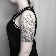 Black And White Female Flower Sleeve Tattoo Geen Fotobeschrijving Beschikbaar Quarter Sleeve Tattoos Sleeve Tattoos For Women Floral Tattoo Shoulder