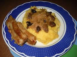 Pulite e scottate in acqua bollente la verza. Polenta Con Verza E Funghi Pane Tulipani