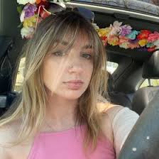 Caitlin Overman (cmoneygansta)