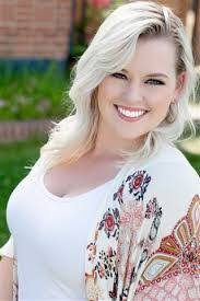 Leslie Biederman's Instagram, Twitter & Facebook