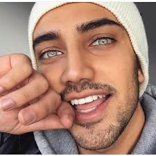 How to fold your eyelids inside out