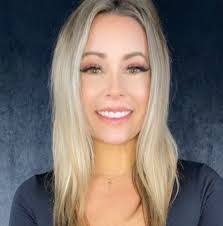 Kelly Sliwinski's Instagram, Twitter & Facebook