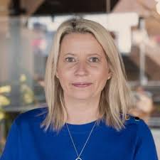 My first day back in the office after a whole 10-months of what I would  call a magical maternity leave with my beautiful baby girl ❤️ The grind  starts now! 🤗💻☕