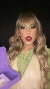 Rocio BarajasSo glad my bestie liked them!🥰🥰🥳#pressonnails #byskirenails  #byskire #acrylicnails # handmadenails #delicatenails #naildesigns  #nailsart #prettynails