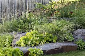 Der Garten Ist Unser Sehnsuchtsort Stilvolles Design Einfach Gepflanzt Stilvolles Design Einfach Gepflanzt In 2020 Garten Pflanzen Naturnaher Garten