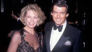 Speaking of his wife's death, pierce later said, i held the generous, strong, beautiful hand of my first wife cassie as. Pierce Brosnan On Losing His Wife And Daughter To Ovarian Cancer I Don T Look At The Cup Half Full Independent Ie
