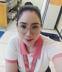 Can somone make this photo funny and change background