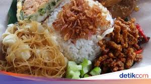 Membuat lontong sayur akan lebih enak jika anda memiliki resep andalan untuk cara membuatnya. Sarapan Nasi Uduk Sehat Nggak Sih Ini Kata Ahli Gizi