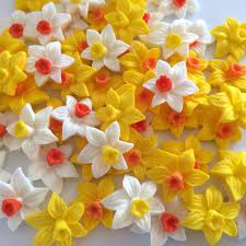 24 Mixed Daffodils Edible Sugar Flowers Cake Decorations Etsy Flower Cake Decorations Sugar Flowers Cake Sugar Paste Flowers