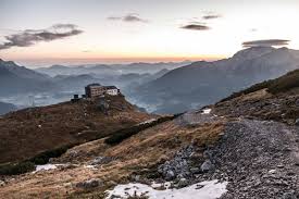 Here camping is in principle not allowed. Wanderung Zum Watzmannhaus Traumhafte Ausblicke Trekkinglife