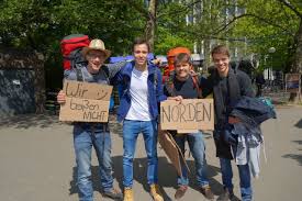 strophe 1 mit dem auto meiner ex fahr' ich aus der hölle und ich fahre über land vier, fünf. Make Trampen Popular Again Per Anhalter Vom Kit Nach Schweden Clickit