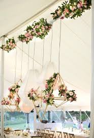 Wedding flowers will take up a sizable portion of your budget, so work with a pro who understands take note of your favorite wedding flower ideas here, and share them with your florist to bring your steal one of tiktok's best diy hacks for your wedding. Hanging Wedding Flowers The Biggest Boldest Floral Trend For Wedding Decor