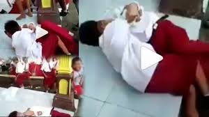 Dandanannya super keren dan aksi anak2. Astagfirullah Awalnya Anak Sd Ini Dikira Sedang Berkelahi Tapi Ternyata Malah Mengerikan Banget Tribun Lampung