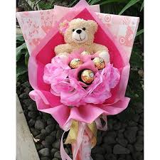 Walau bunga gardenia biasanya tumbuh di perkarangan rumah, namun bunga ini memiliki makna yang mendalam. 93 Candy Ferrero Rocher Ideas In 2021 Chocolate Bouquet Candy Bouquet Chocolate Flowers