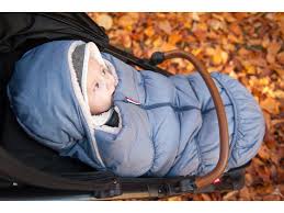 Red castle propose ce nid d'ange en maille tricotée qui protègera bébé du froid pendant toutes vos balades. Red Castle Nid D Ange 0 6m Bleu Chine