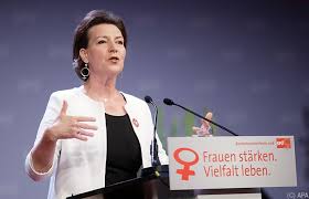 Man dürfe nicht alle regeln von einem tag zum anderen. Heinisch Hosek Durfte Spo Volksanwaltin Werden Tiroler Tageszeitung Online Nachrichten Von Jetzt