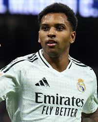 Name the first person you think of when you see the Premier League trophy 🤔