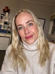 Mere natural blonde baal permanent color se orange ho gaye hain. Unhe cool  kaise karu, since toner color pe kaam nahi karta, sirf bleach pe? :  r/HairDye