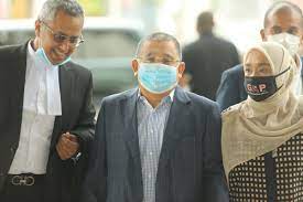 Tan sri mohd isa abdul samad, 70, is facing one count of criminal breach of trust (cbt) and nine counts of receiving kuala lumpur: Isa Samad Tells Court His Ex Aide Cannot Be Trusted As He Likes To Jump Parties The Edge Markets