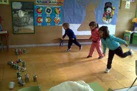 Juegos tradicionales son los juegos que desde muchísimo tiempo atrás siguen perdurando, pasando de generación en generación, siendo trasmitidos de abuelos a padres y de éstos a sus hijos y así sucesivamente, sufriendo quizás algunos cambios, pero manteniendo su esencia. Https Juegostradicionalesmaritza Blogspot Com 2019 10 Kiwi Html