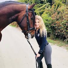 Two Feet Move Your Body Four Feet Move Your Soul Two Feet Move Your Body Four Feet Move Your Soul This Couldn T Be More True Up Until Fairly Recently I Wonder Equestrian Lifestyle Horses Equestrian Style