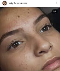 🎅🥳"En estas fiestas, invierte en ti.🌸 Te mereces unas cejas y pestañas  que realcen tu belleza natural y te hagan sentir segura y fabulosa. Agenda  tu cita de diciembre con anticipación. Ofrecemos