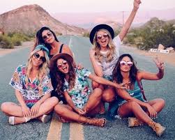 Kadini Potansiyel Her Turlu Kotulugu Yapacak Biri Olarak Dusunup Kiskanmak Cok Cirkindir Kiskanmak Ancak Friend Photoshoot Friends Photography Friend Pictures