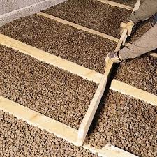 Les Systemes A Sec Permettent L Execution Rapide De Couches D Egalisations L Integration Des Reseaux Et La Simple Corr Plancher Bois Dalle Beton Plancher Osb