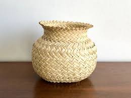 Small Wicker Basket Vase Vintage Woven Grass Bouquet Vase Etsy Woven Grass Vintage Baskets Wicker Baskets