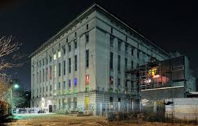 Find out all about boite de nuit : Berlin Des Clubbers Racontent Leur Folle Soiree Dans Une Boite De Nuit Frappee Par La Foudre