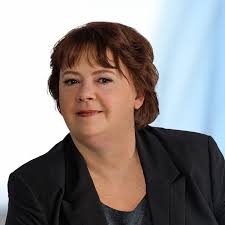 Tina Pyatt's Instagram, Twitter & Facebook