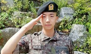 2pm S Wooyoung Completes Basic Military Training As Squadron Leader Kpop Buzz Basic Military Training Military Training Military