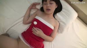 FC2 PPV 4588969 【無修正】妖精のように可愛いサンタちゃんとイチャはめ! 憧れの清楚系お嬢様が本気イキのメリクリ密着中出しセックス!!  - EPORNER