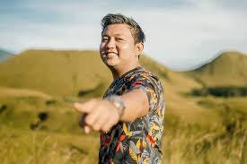 Iqbal mustakim uploaded by : Makin Sukses 10 Potret Penyanyi Denny Caknan Yang Tetap Sederhana