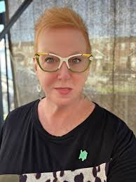 Oh hey guys, what's up? I was hoping to get some glamour shots today--"  Lumpy: