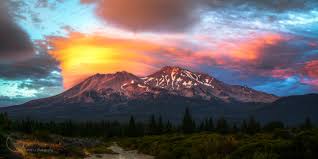 Lenticular over Mt. Shasta : r/CLOUDS
