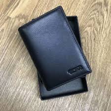 The kit includes components made from embossed leather: Wallet Tumi Shopee Malaysia