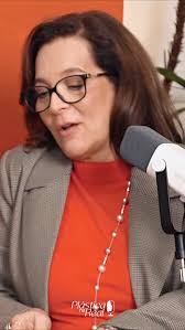 “A lente do celular pode tanto fazer filtros e nos tornar a coisa mais  linda do mundo, como também mostrar uma distorção da imagem que na  realidade não é assim.” 🤯 , A Dra. Gisela Pontes levanta uma ...