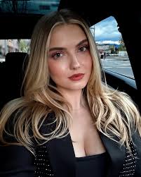 Janelle Clarke's Instagram, Twitter & Facebook