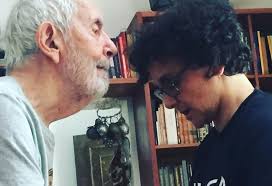 Paulinho is a diminutive name in the portuguese language. Filha Posta Foto Do Ator Paulo Jose Aos 82 Anos Sendo Ajudado A Andar Tnh1