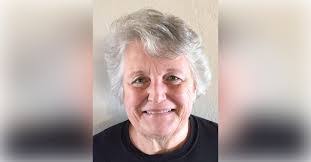 Sandy Snell's Instagram, Twitter & Facebook