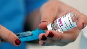 El ministerio de salud de chile (minsal) informó este jueves que tras un caso reportado de trombosis en un hombre de 31 años se resolvió administrar la vacuna anticovid de astrazeneca sólo a. La Vacuna De Astrazeneca Cambia De Nombre Ahora Se Llama Vaxzevria Marca