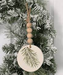 32 Nice Christmas Rustic Ornaments For Home Decoration Magzhouse Rustic Christmas Ornaments Modern Christmas Ornaments White Christmas Ornaments