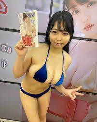 雅楽代りかさんのインスタグラム写真 - (雅楽代りかInstagram)「雅楽代りか デジタル写真集 「むちむち全肯定お姉さんの溢れ出るI」122P が DMMさんにて 先行配信中です💟 あらあら〜🫣で わあ〜〜😳 で あらまぁー🙈 です 是非観てください。 book.dmm.com  ...